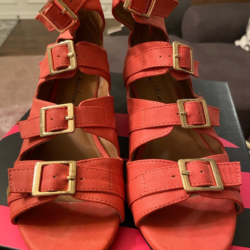Sandals - Picture 2 of 4